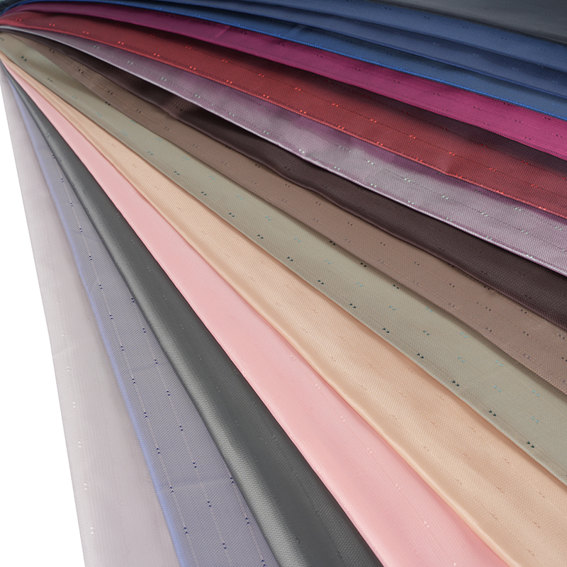 Jacquard Garis Panah Bergelombang Filamen Putih Poliester