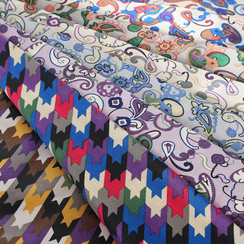 Poliester 50*75 Kain Cetak Satin Geometris Satin Memutar